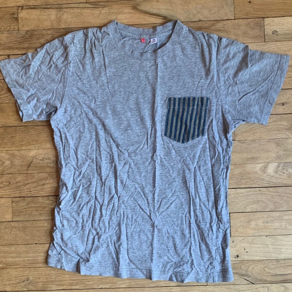 Uniqlo Short Sleeve Tee w Contrasting Front Pocket